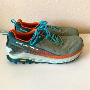 Men’s Altra Olympus 4 trail running shoes. Size 11.